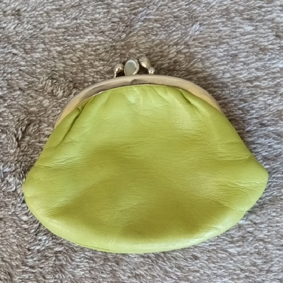 Vintage Handbags - Vintage chartreuse lime kiss lock coin purse